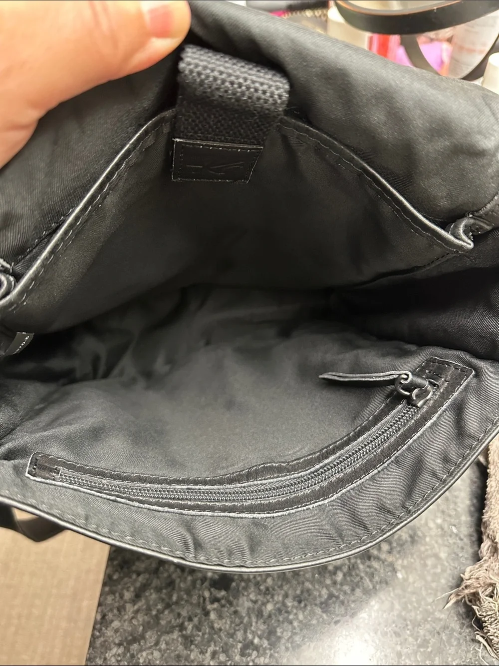 Kenneth Cole Men Women Black Leather Crossbody Bag